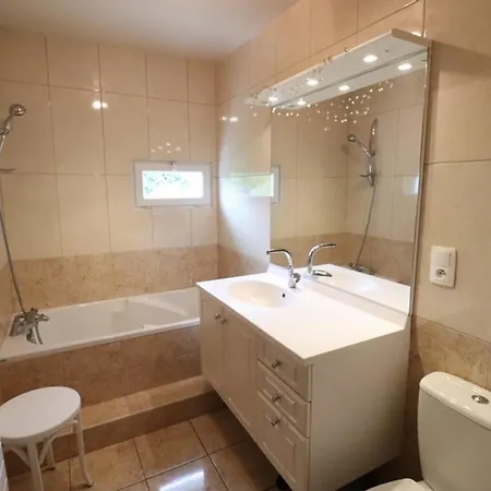 Maison Renovee Avec Jardin Clos, Proche D'aurillac Et Du Parc Des Volcans, Garage Et Tout Confort. - Fr-1-742-102 *