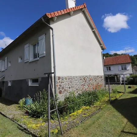 Maison Renovee Avec Jardin Clos, Proche D'aurillac Et Du Parc Des Volcans, Garage Et Tout Confort. - Fr-1-742-102 *